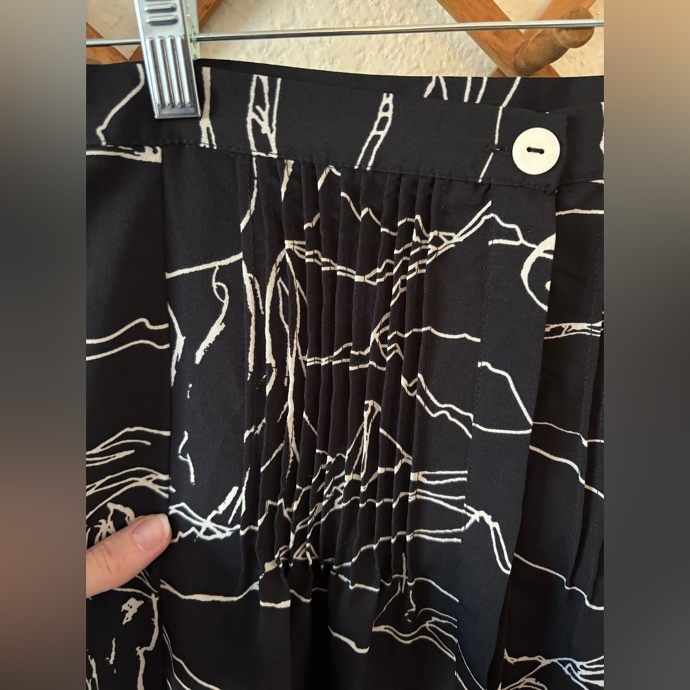 Black and White Abstract Horse Print Topshop Skirt - Picture 3 of 8
